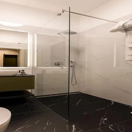 In With Pool And Terrace شقة *