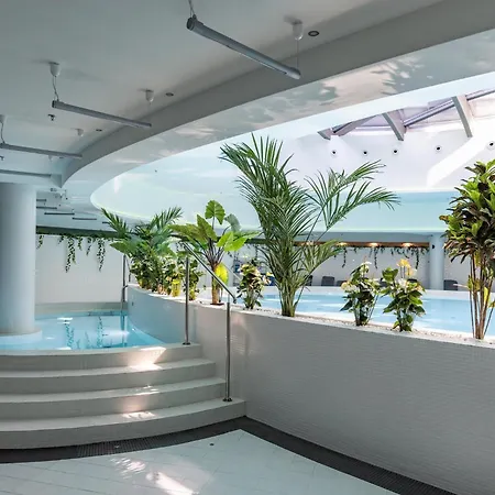 In With Pool And Terrace شتشيتسين